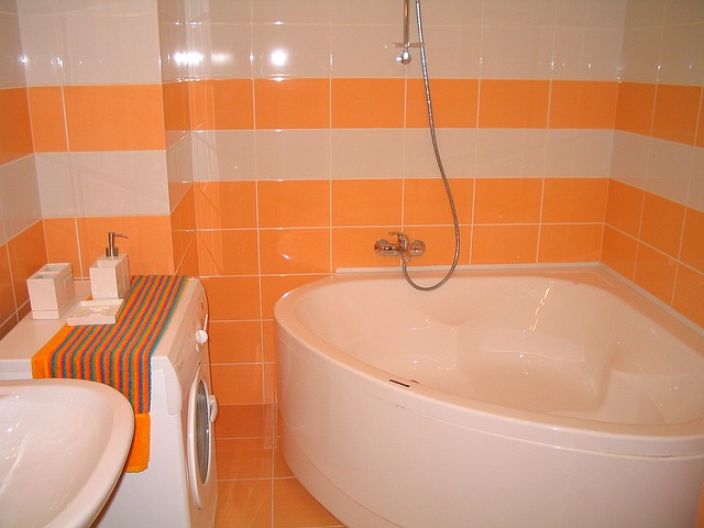 oranžová koupelna
